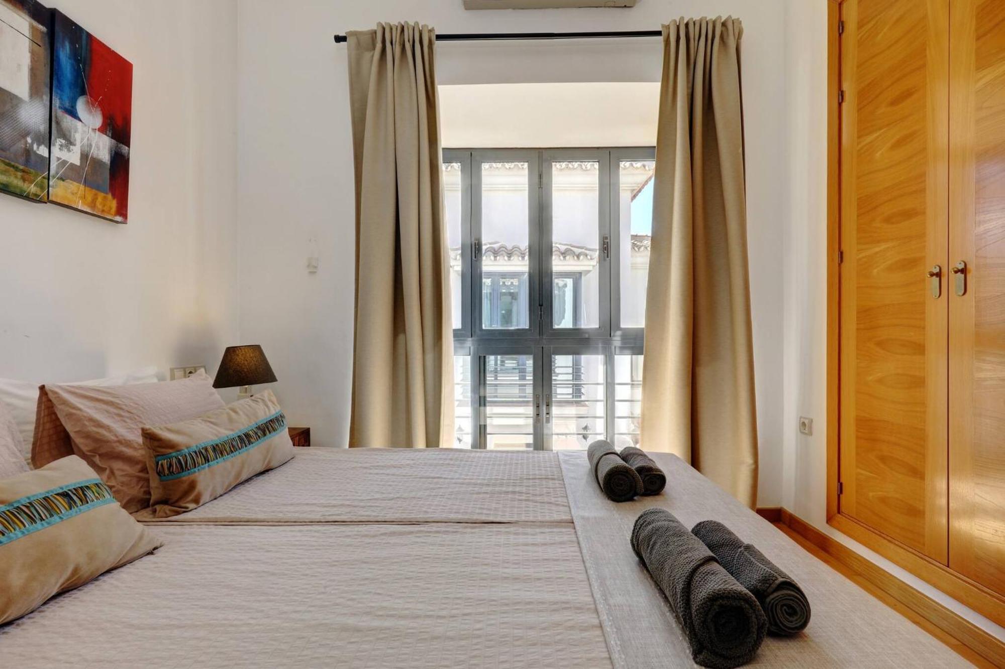 011 Bright And Spacious Villa With Private Pool เบนัลมาเดนา ภายนอก รูปภาพ