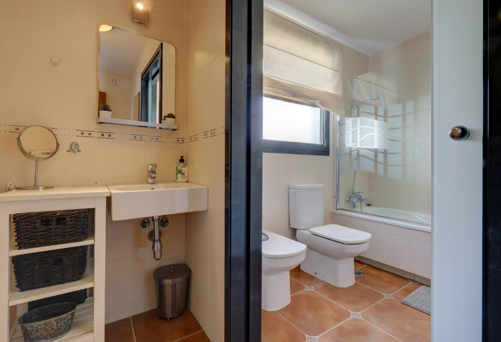011 Bright And Spacious Villa With Private Pool เบนัลมาเดนา ภายนอก รูปภาพ