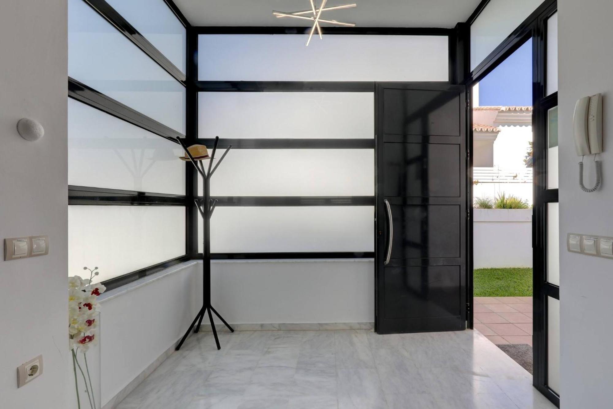011 Bright And Spacious Villa With Private Pool เบนัลมาเดนา ภายนอก รูปภาพ