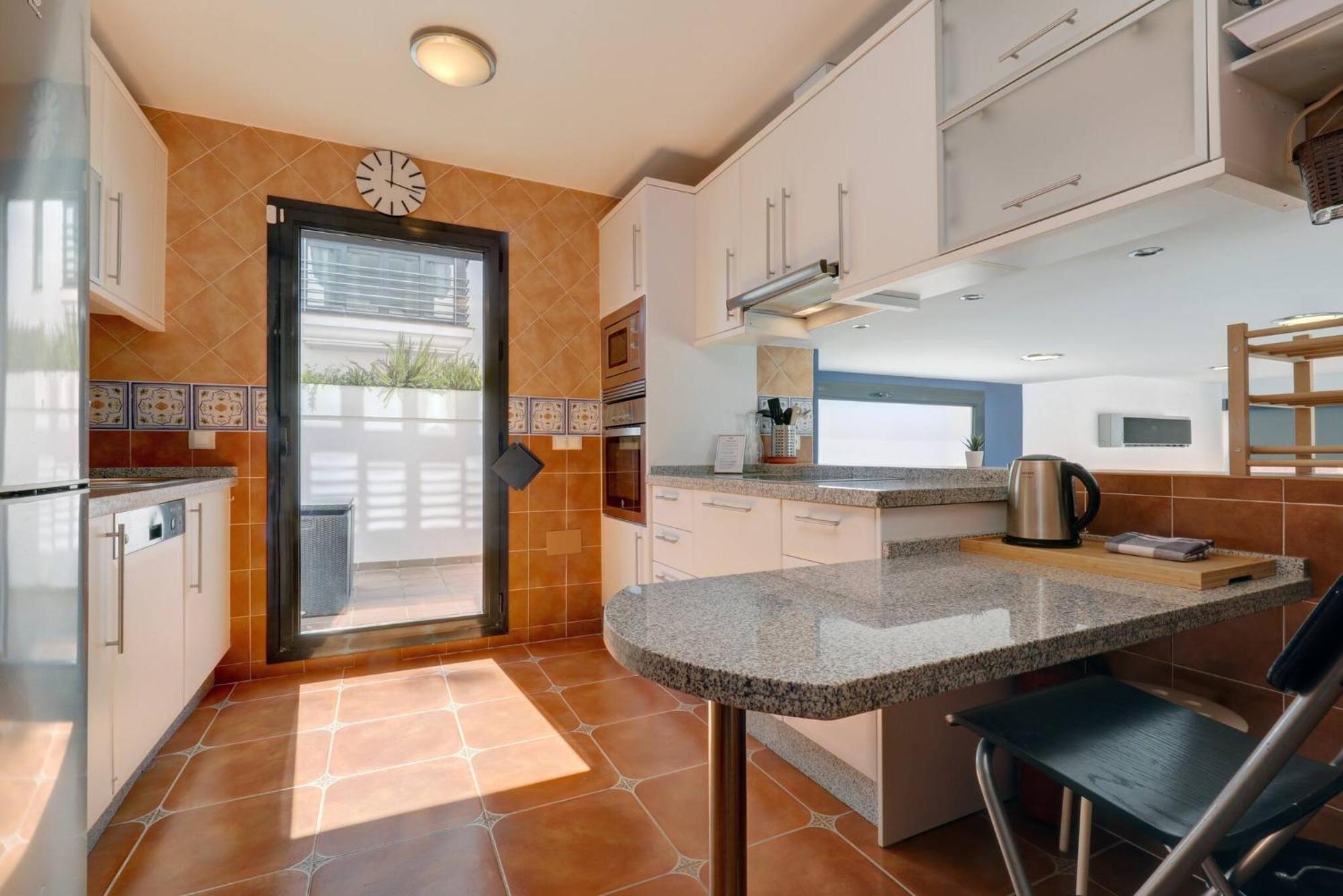011 Bright And Spacious Villa With Private Pool เบนัลมาเดนา ภายนอก รูปภาพ