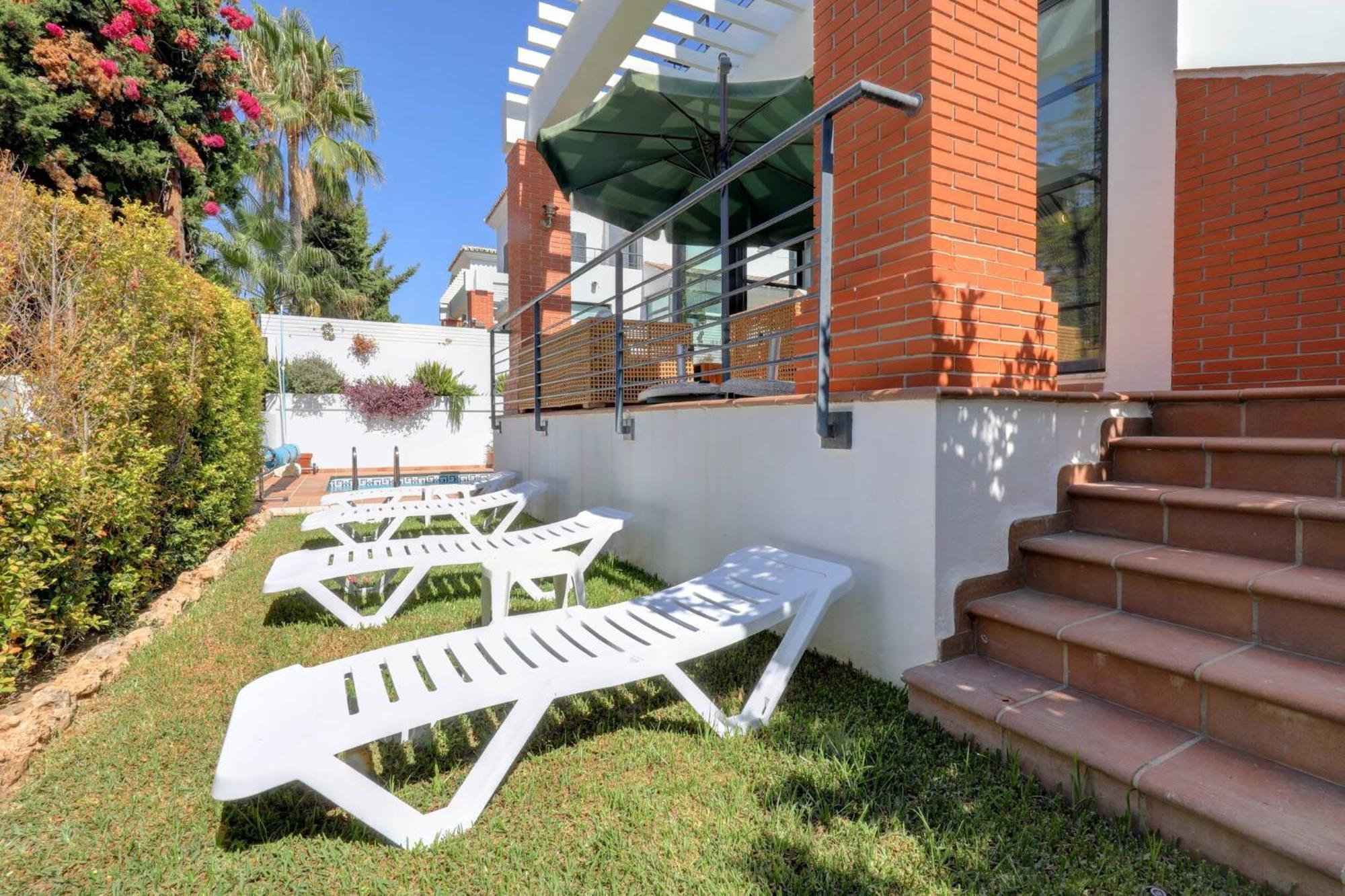 011 Bright And Spacious Villa With Private Pool เบนัลมาเดนา ภายนอก รูปภาพ