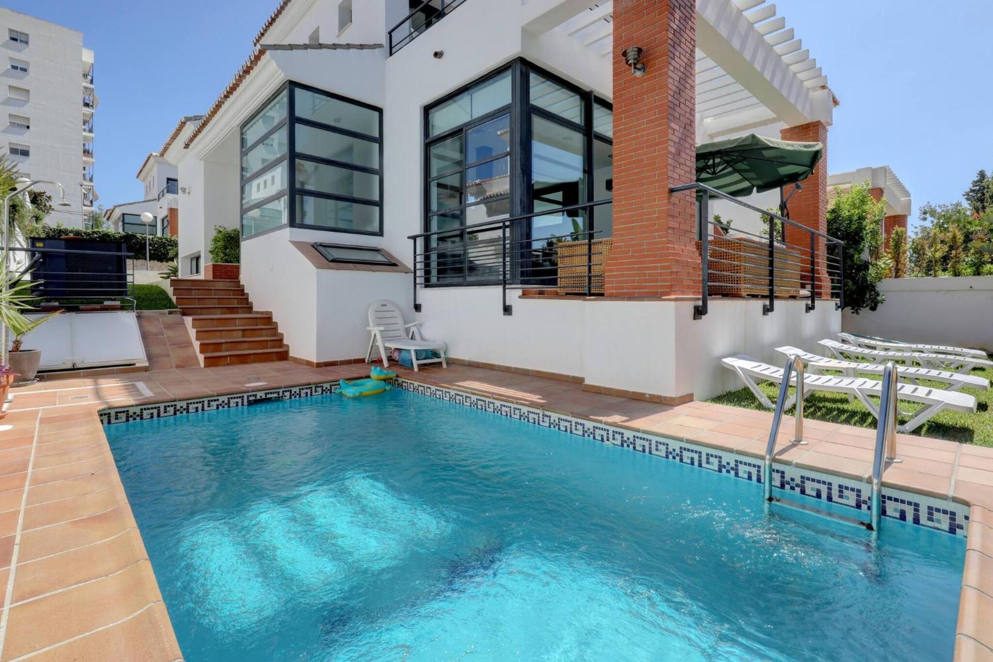 011 Bright And Spacious Villa With Private Pool เบนัลมาเดนา ภายนอก รูปภาพ