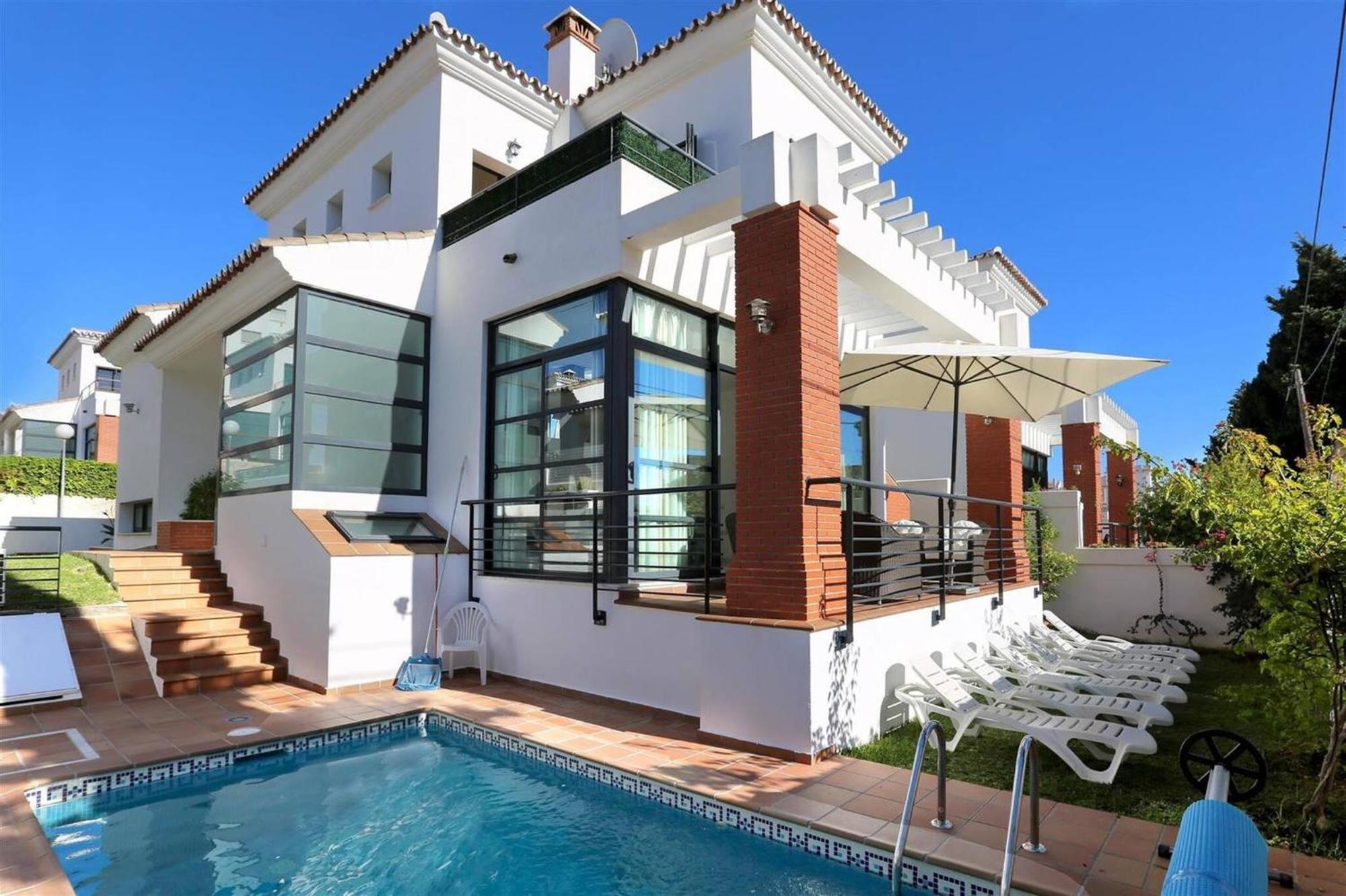 011 Bright And Spacious Villa With Private Pool เบนัลมาเดนา ภายนอก รูปภาพ